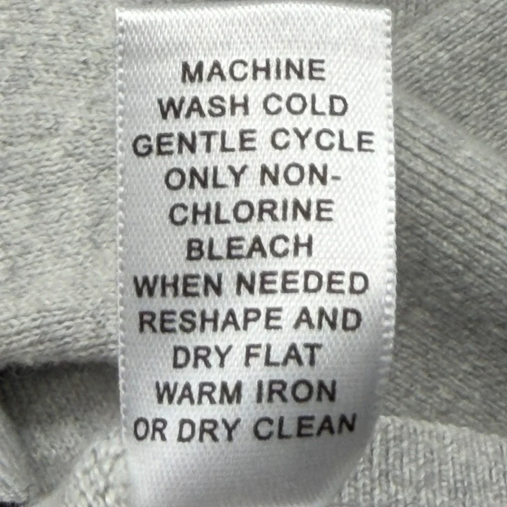 Banana Republic 687987-01 Mens Large 90/10 Cotton Cashmere 3 Button Gray Sweater